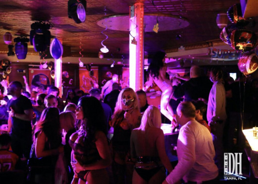 Thee-Dollhouse-Superbowl-115.F6455112-9D66-459F-B6C4-0336AB133466_1_201_a-scaled
