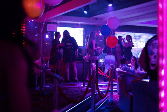 dollhouse-warren-bday-2025-157