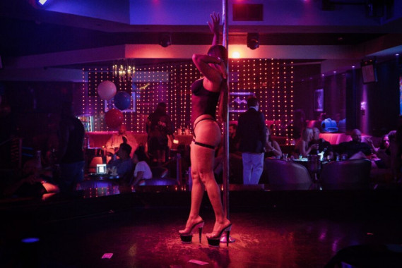 dollhouse-warren-bday-2025-213