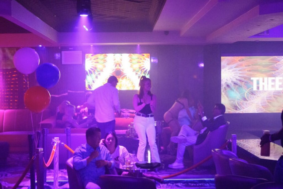 dollhouse-warren-bday-2025-204