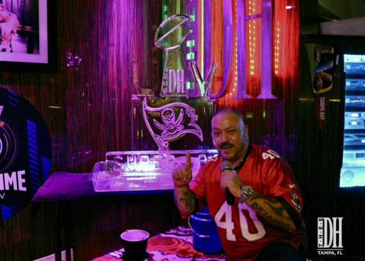 Thee-Dollhouse-Superbowl-104.46841C55-95B0-4C9C-AD47-BEC072C9B5F2_1_105_c