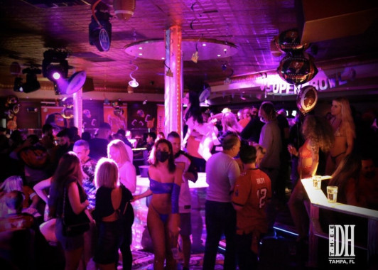 Thee-Dollhouse-Superbowl-109.7B068218-0DC0-474A-959B-0FA922C048F6_1_105_c