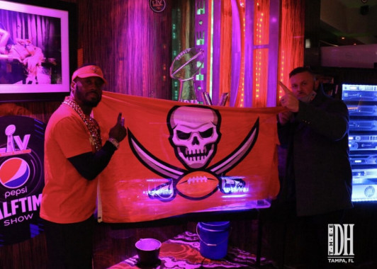 Thee-Dollhouse-Superbowl-114.F29E6868-D5AF-48CE-A481-30EE4EEA2C46_1_105_c