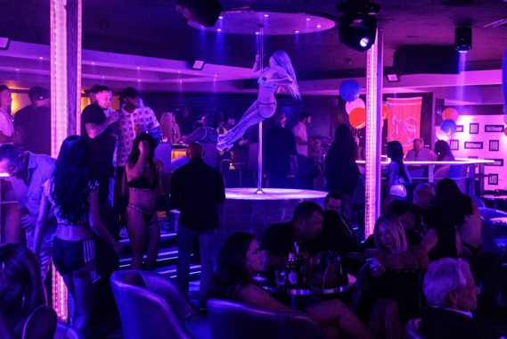 dollhouse-warren-bday-2025-215